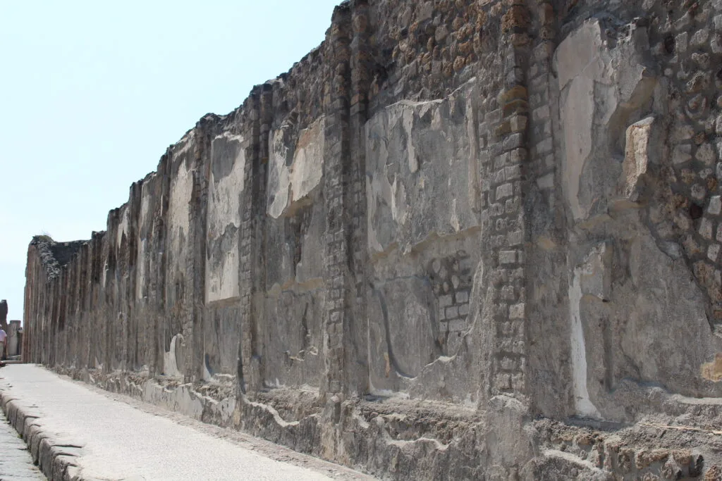 Pompeii ruined wall
