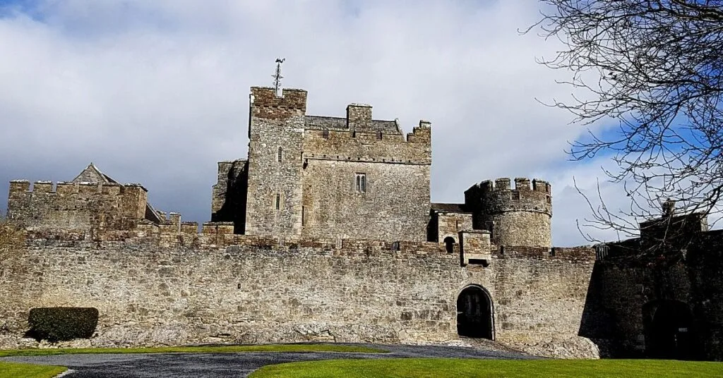 Cahir's castle makes it one of the best small towns in Ireland. 