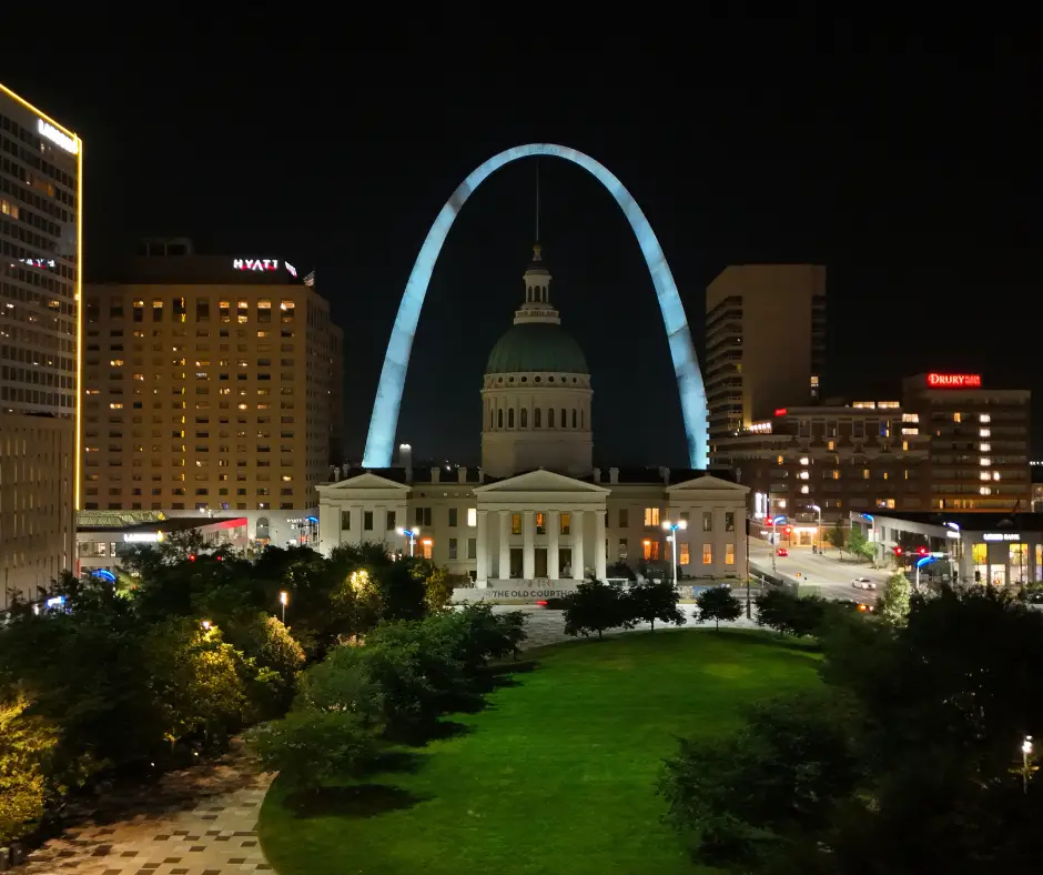 The Gateway Arch in St. Louis at night