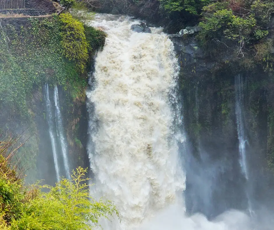 Up close of the power of Shirato, Falls Japan