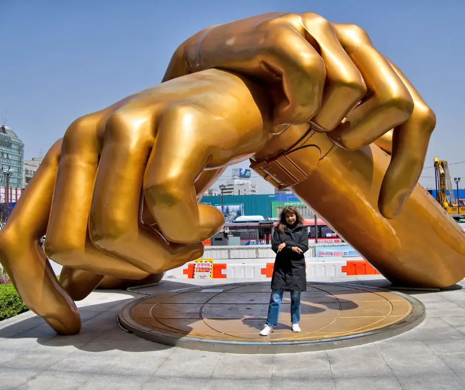 The gangnam hands statue in Gangnam. Photo from Flickr